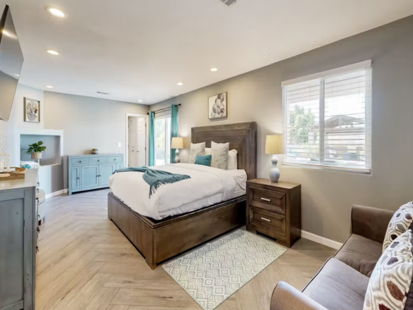 Gorgeous Palm Springs 5 Bedroom Home with Pool & Spa Sleeps 16